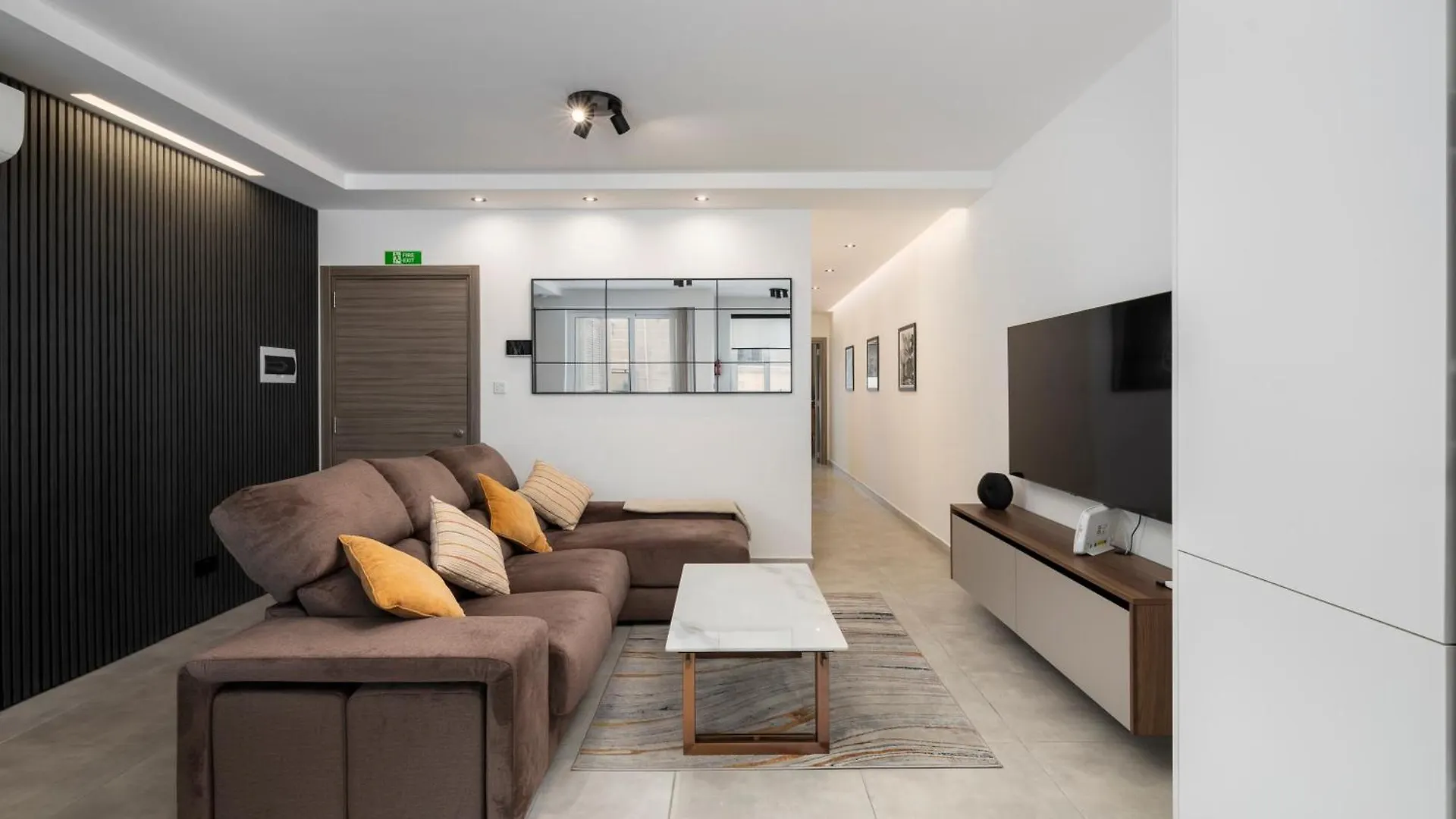 Modern 2Bd Apartment With Spacious Layout & 2 Balconies - San Gwann
