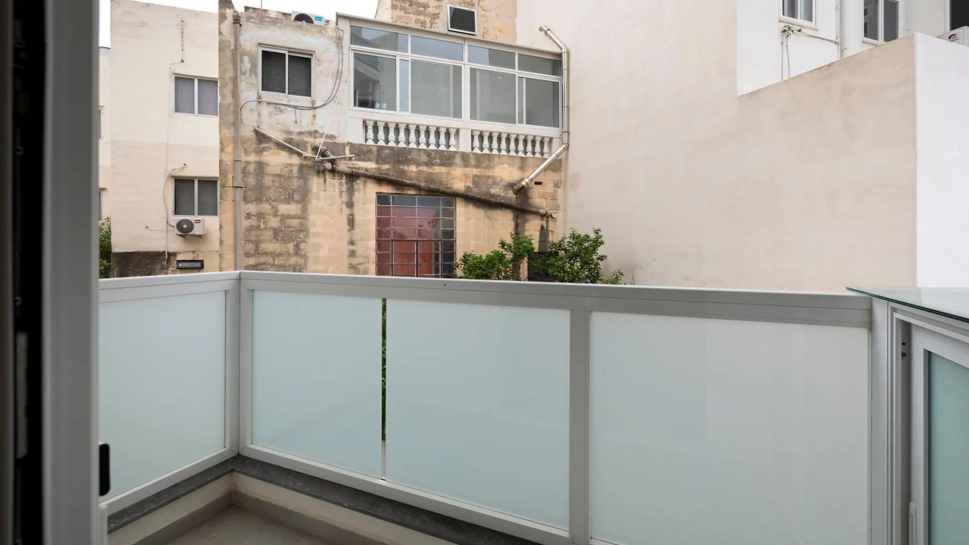 Modern 2Bd Apartment With Spacious Layout & 2 Balconies - San Gwann Malta