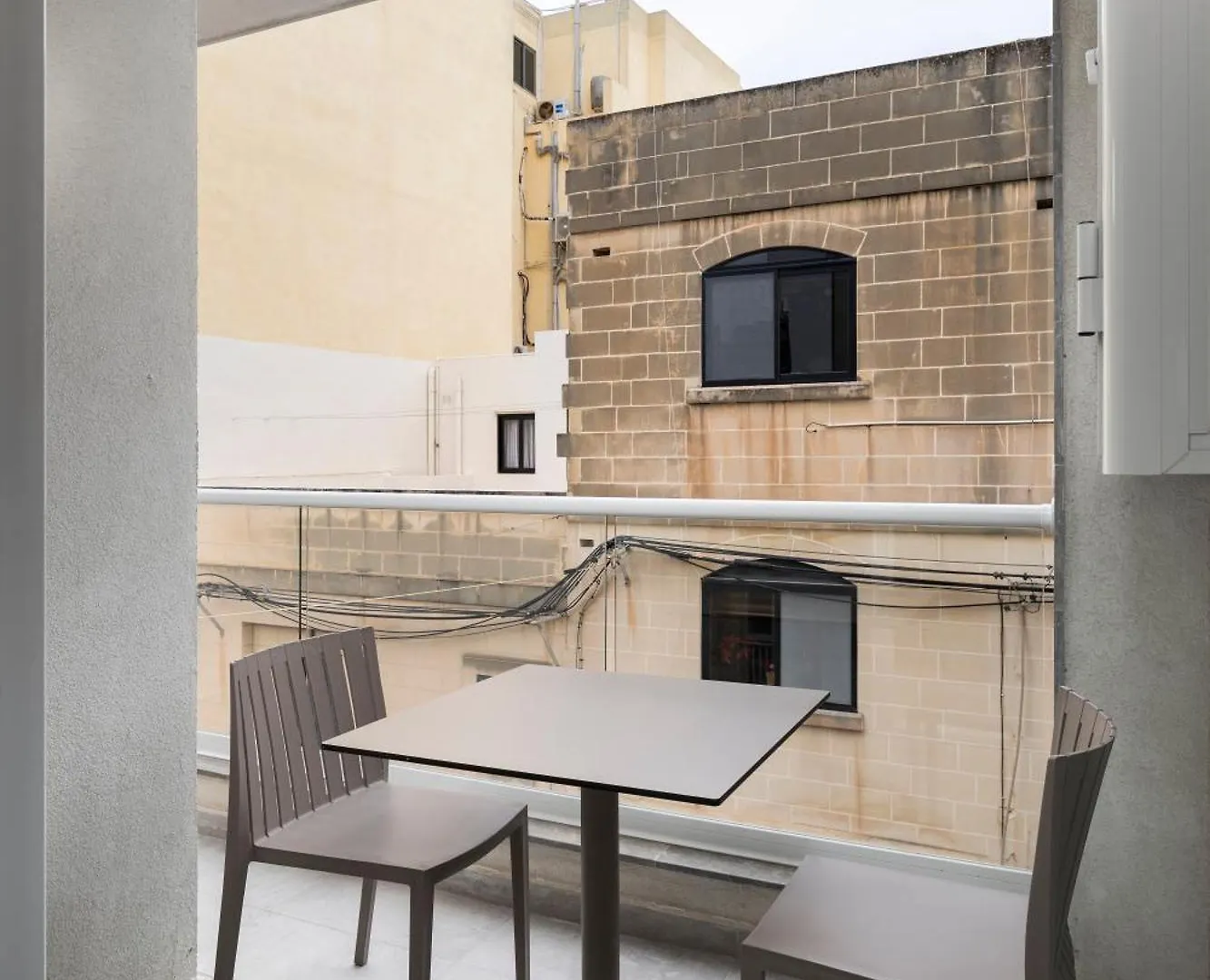 Modern 2Bd Apartment With Spacious Layout & 2 Balconies - San Gwann
