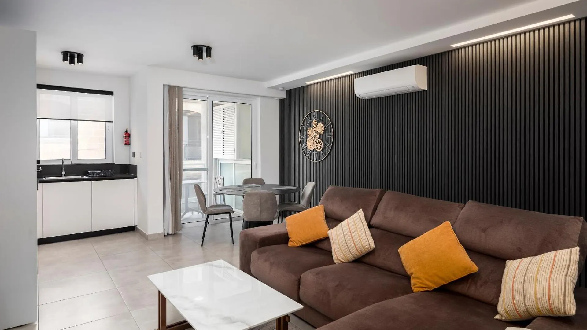 Modern 2Bd Apartment With Spacious Layout & 2 Balconies - San Gwann