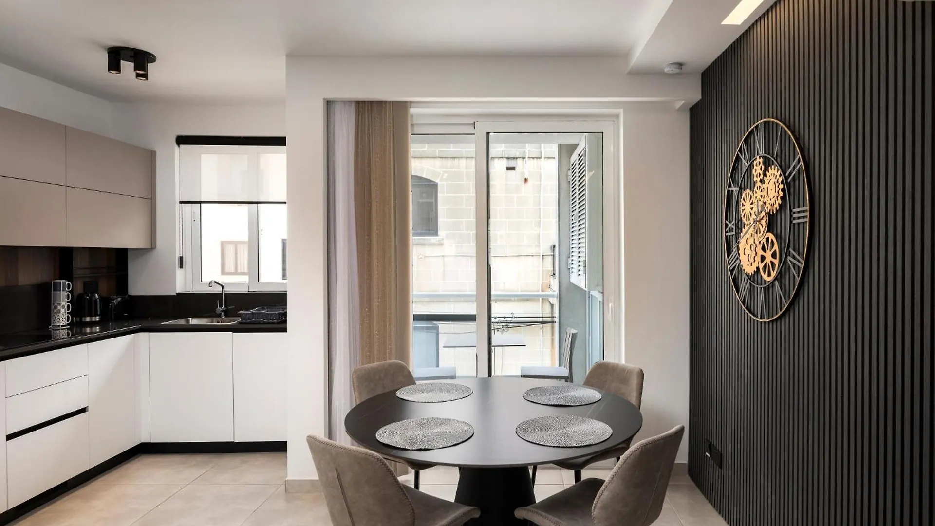 Modern 2Bd Apartment With Spacious Layout & 2 Balconies - San Gwann Malta